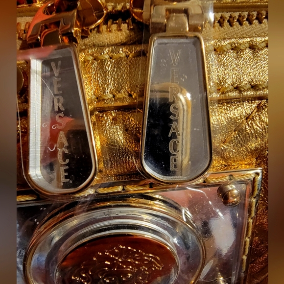 NWT's Versace Vintage EXTREAMLY RARE Authentic Quilted Gold Leather Bag - Picture 9 of 16